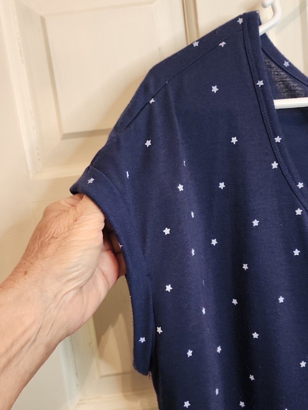 STYLE & CO Women’s Navy Star Print Scoop Neck Top 1X Back Pleat - Picture 4 of 6